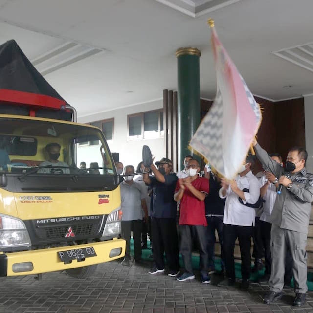 Bupati Jember Hendy Siswanto Lepas Pengiriman Perdana Jagung untuk Peternak Blitar